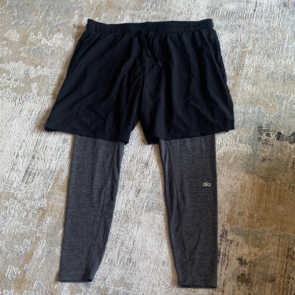 ALO Yoga men stability 2 in 1 pants/shorts black & grey size xl - Picture 1 of 4